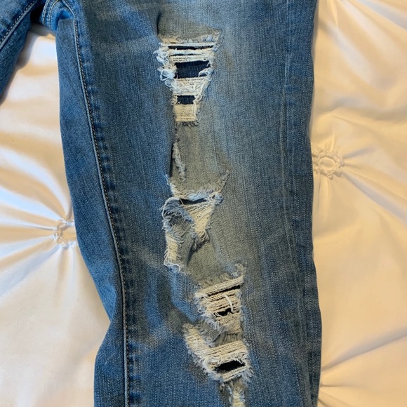 American Eagle cropped distressed  jeans - Picture 2 of 8